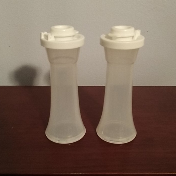 New Tupperware soup mug and salt and pepper set - Picture 2 of 3